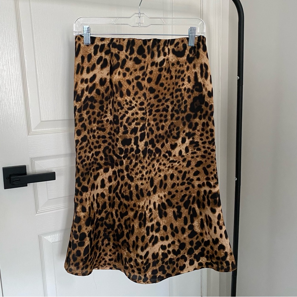 Etophe Studios Leopard Print Midi Skirt